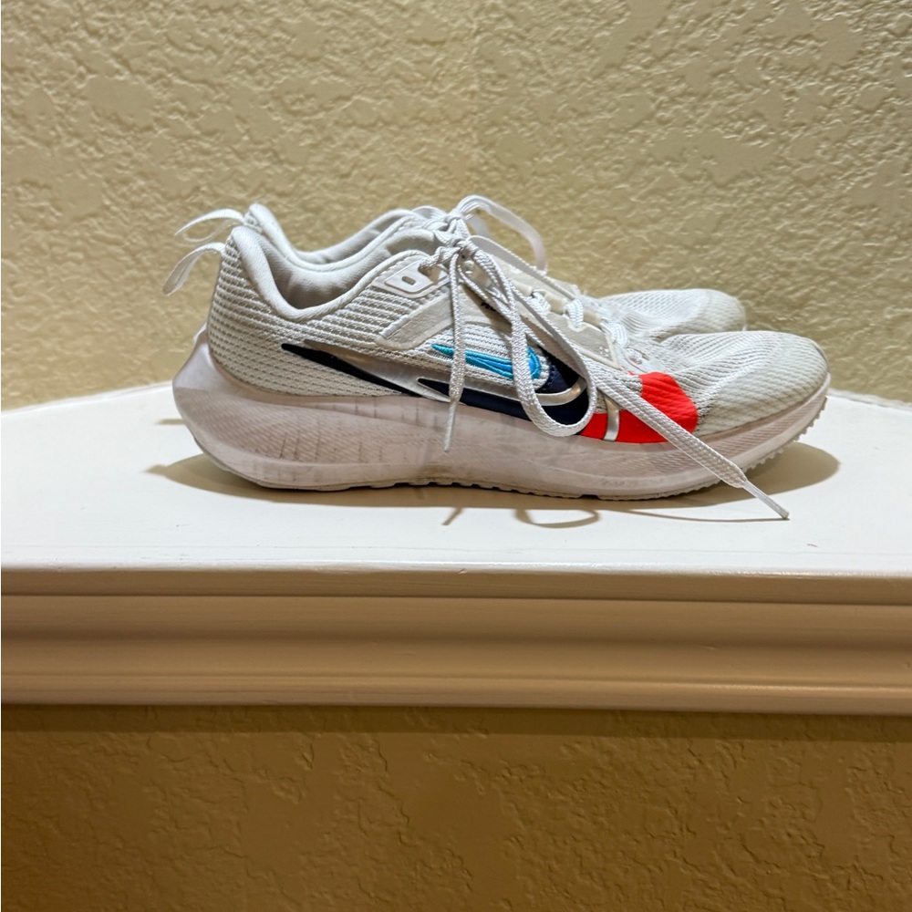 Nike air zoom Pegasus 4 size 5Y